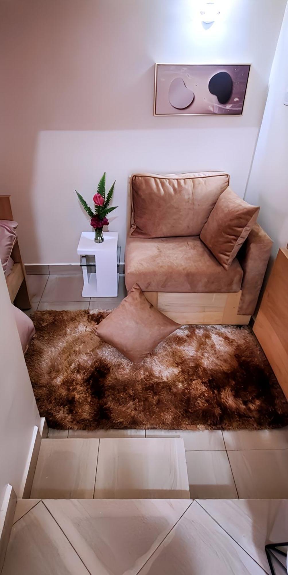 Apartment Orchid Gardens; Apartment, Minimalist